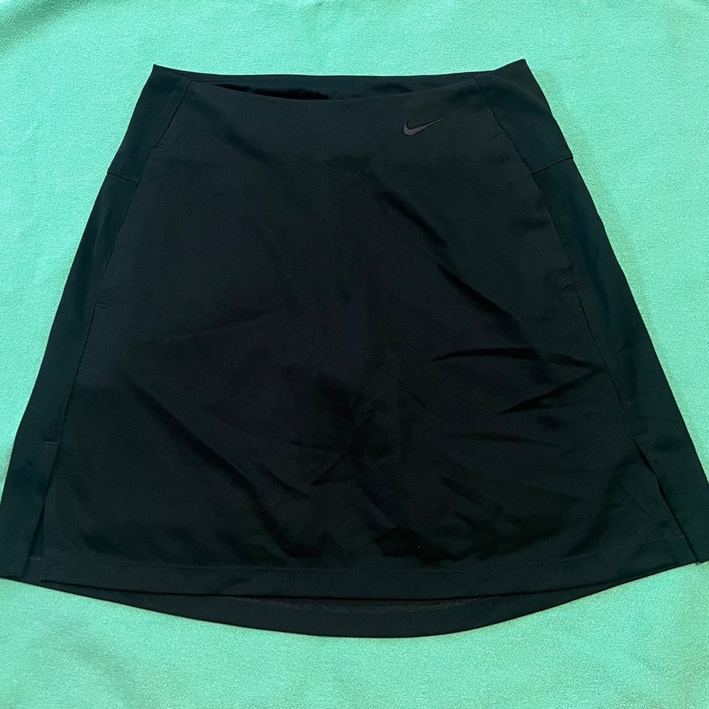 NWT women’s black Nike golf skort